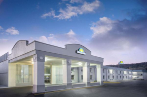 Отель Days Inn by Wyndham Roanoke Near I-81  Роанок